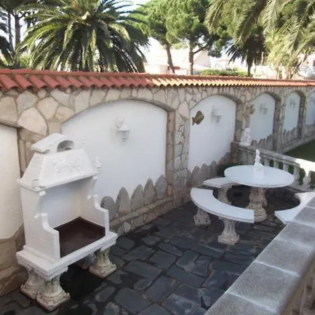 Amb Amarre I Jardi Holiday home Empuriabrava