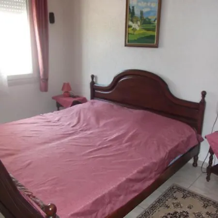 Amb Amarre I Jardi Holiday home