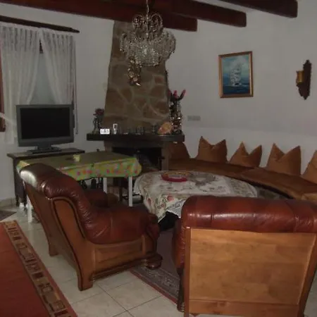 Amb Amarre I Jardi Holiday home Empuriabrava
